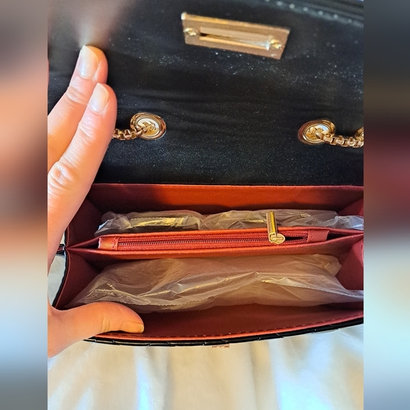 NWOT CROSSBODY WAFFLE BAG - Picture 10 of 13